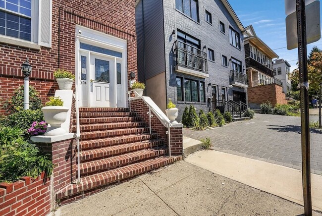Building Photo - 304 Fulton Ave
