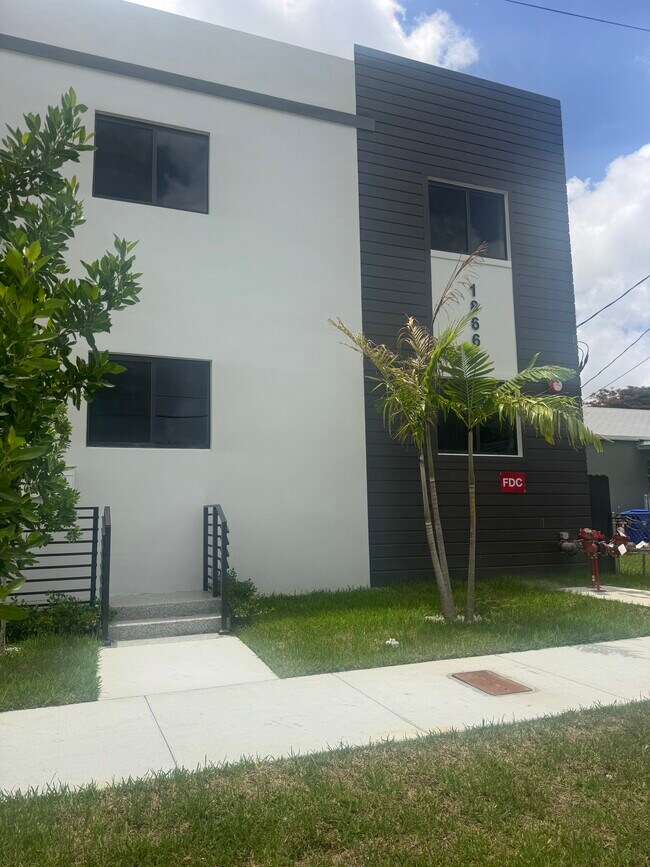 Primary Photo - 1866 NW 20th Ave