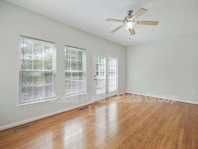 Building Photo - 6100 Newport Terrace