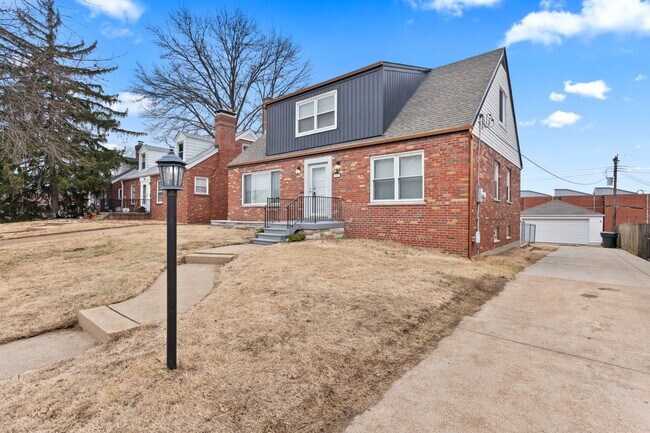 Building Photo - 5807 Columbia Ave