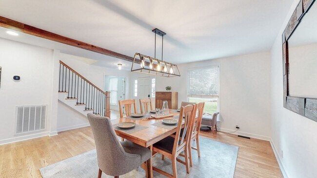 Building Photo - **RENOVATED COLONIAL ON OVER AN ACRE ZONED FOR WILLIAMSON COUNTY BRENTWOOD SCHOOLS**