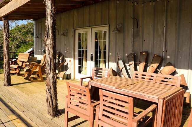 Building Photo - 8625 Grassbur Rd