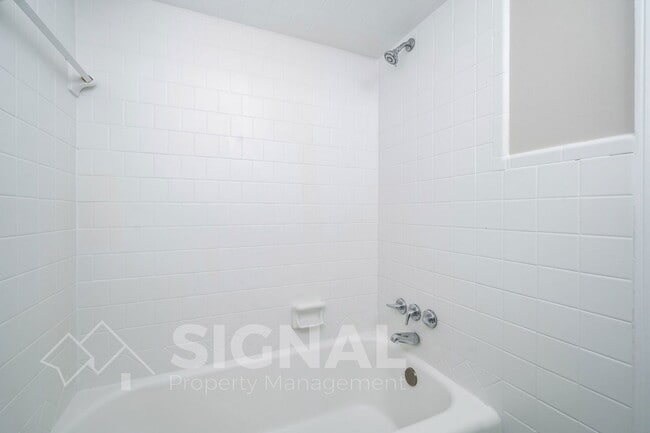 Building Photo - 912 2nd Ave