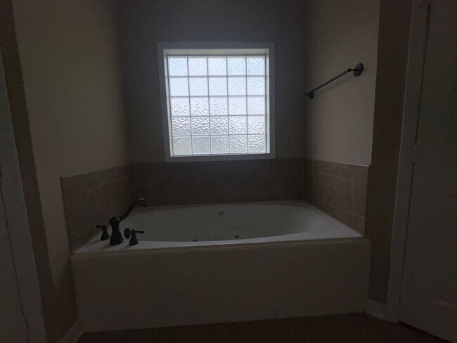Building Photo - For Rent in Brandon School District!