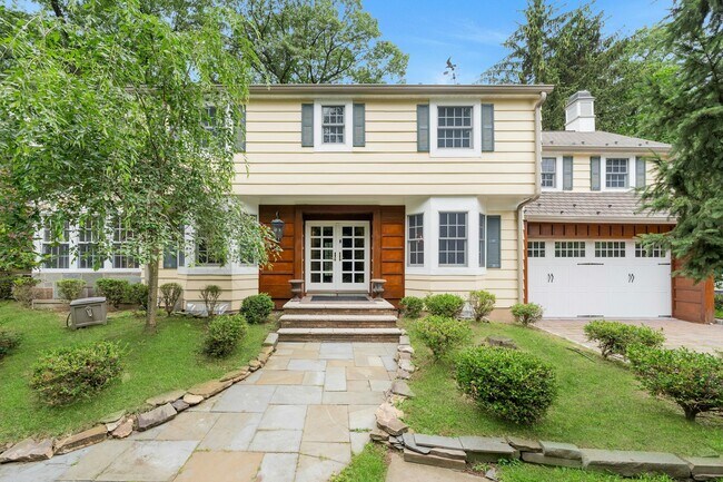 Primary Photo - 278 Maple St