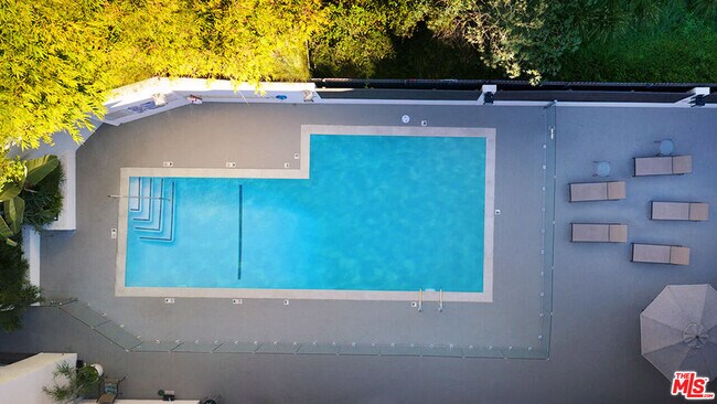 Building Photo - 1230 Horn Ave