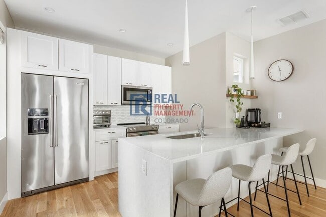 Building Photo - 1262 Yates St