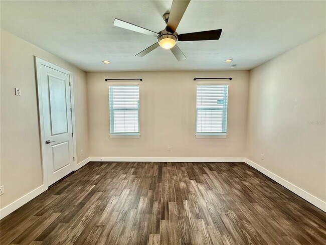 Building Photo - 4910 W McElroy Ave