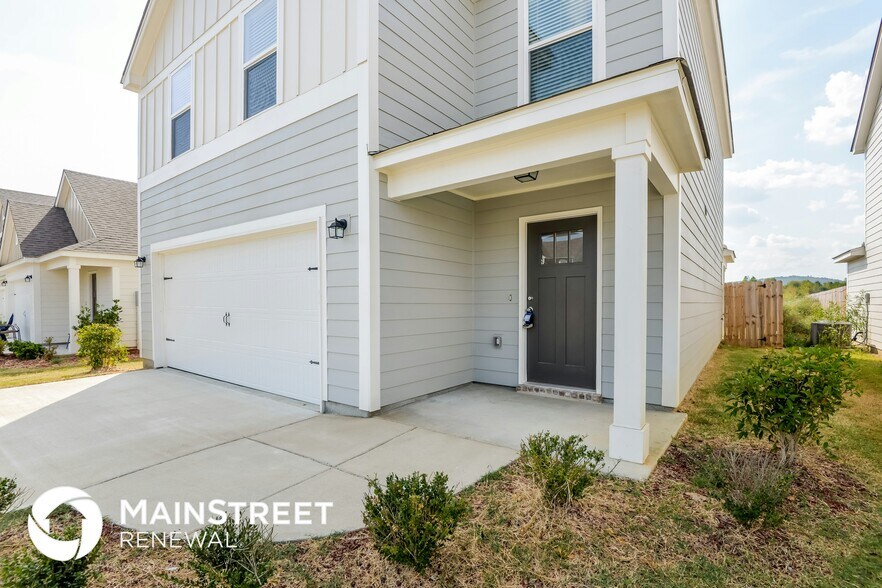 Building Photo - 900 Hawthorn Ln