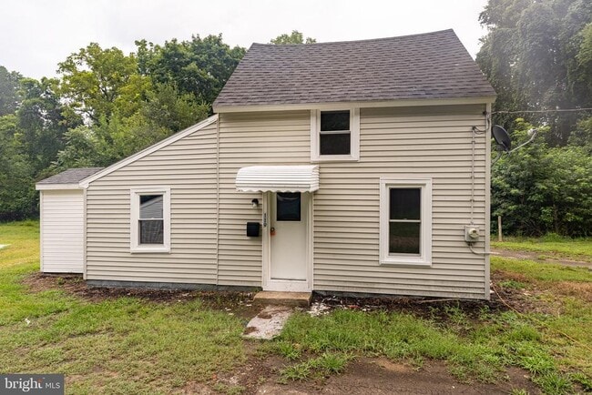 Building Photo - 119 Davis Ln