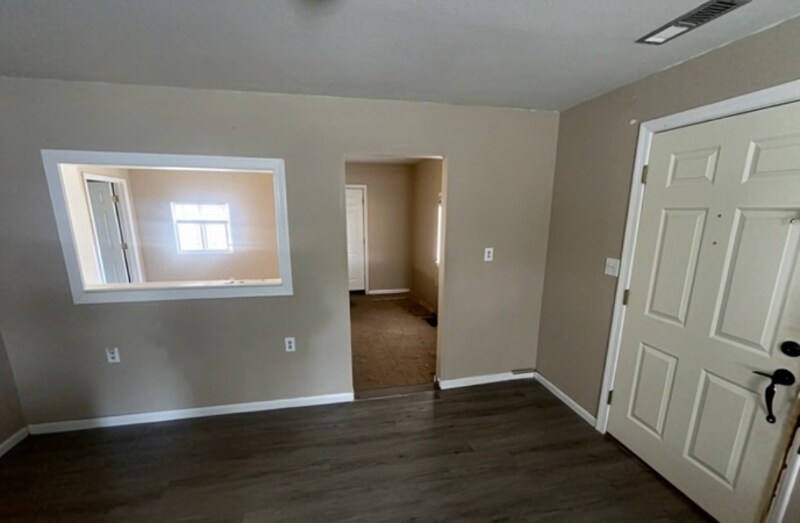 Building Photo - 811 W 30th St