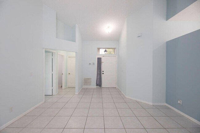 Building Photo - 2741 SW Pierson Rd