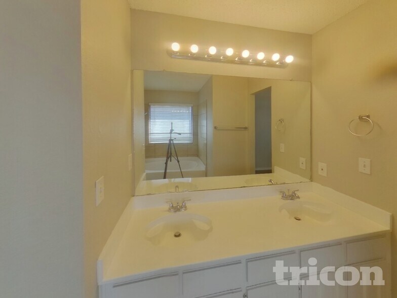 Building Photo - 6401 Freedom Ct