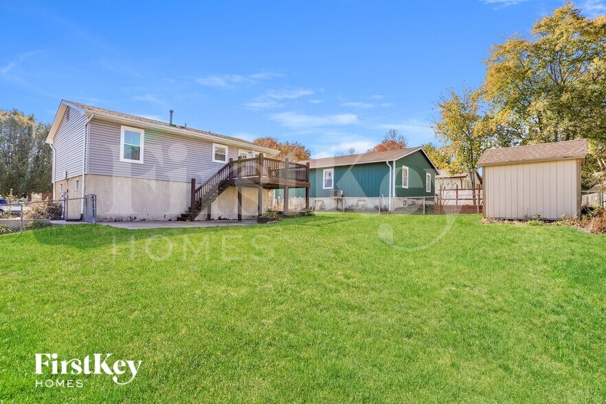 Building Photo - 3201 Lupine Dr