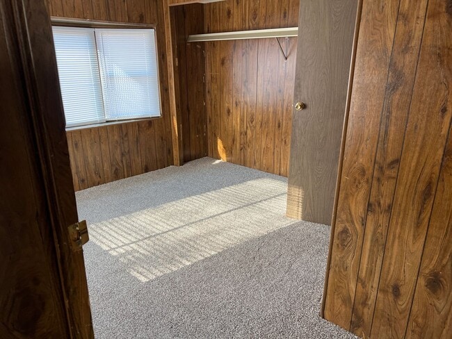 Building Photo - Country living at its BEST ! 2 bedroom 1 1...
