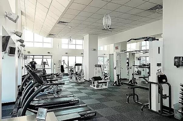 Building Photo - 350 W 42nd St