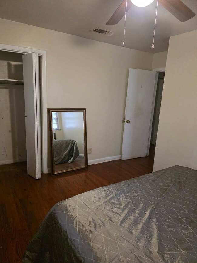 Building Photo - Month to month 1 BR rental Share