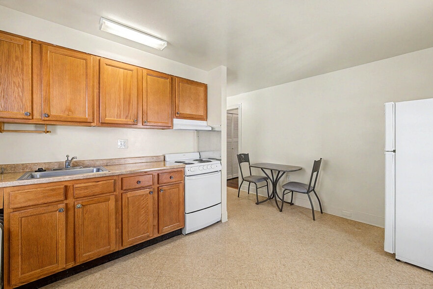 Building Photo - 25 S Kingston Ave