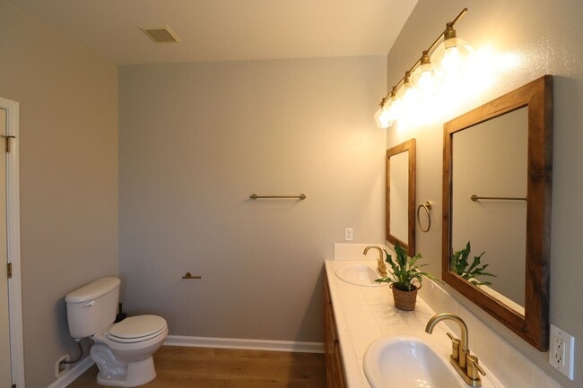 Building Photo - Beautiful Templeton Home