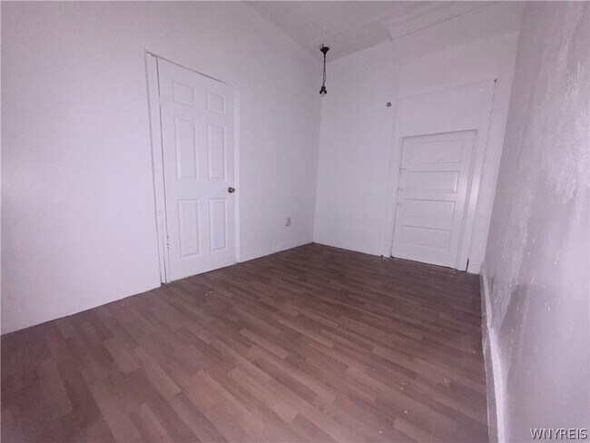 Building Photo - 901 South Park Ave