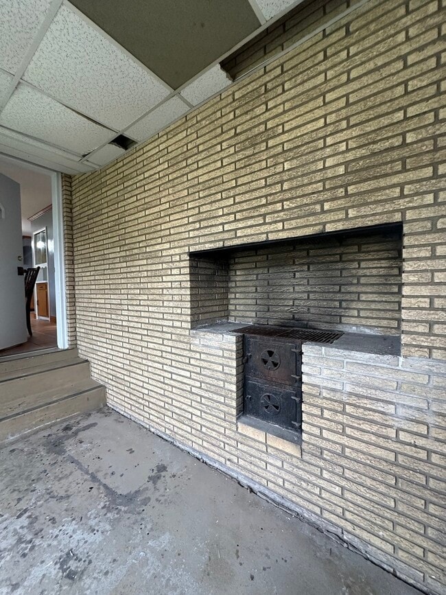 Building Photo - 14247 S Marquette Ave