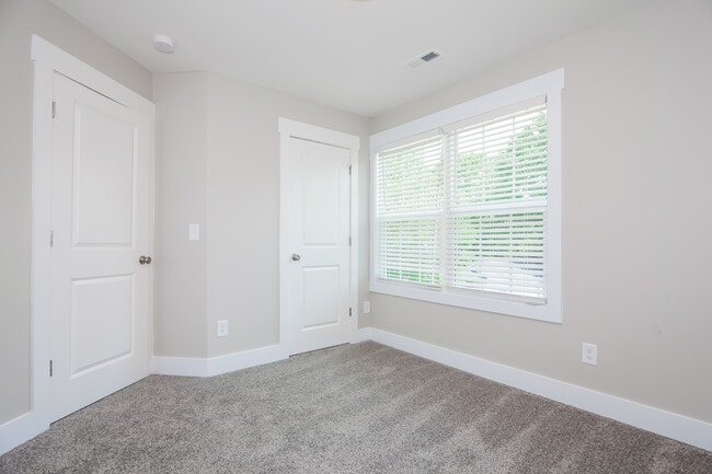 Building Photo - 607 N Scruggs St