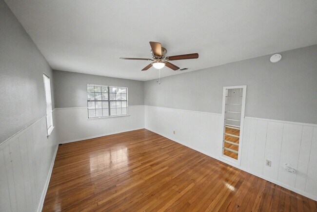 Building Photo - Classic Northeast San Antonio Gem with Two Living Areas - Realtor Commission: $500