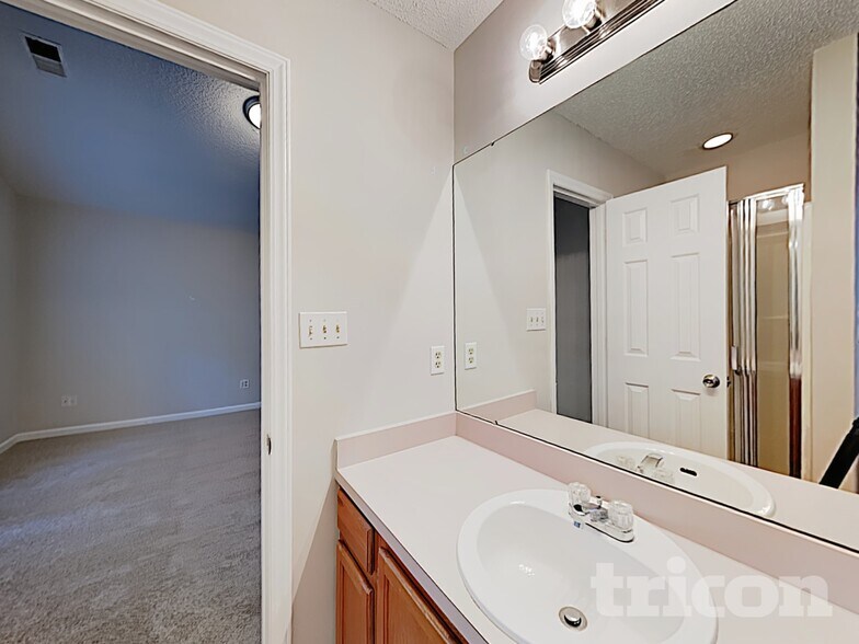 Building Photo - 5513 Southminster Ln