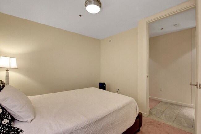 Building Photo - 4471 Dean Martin Dr