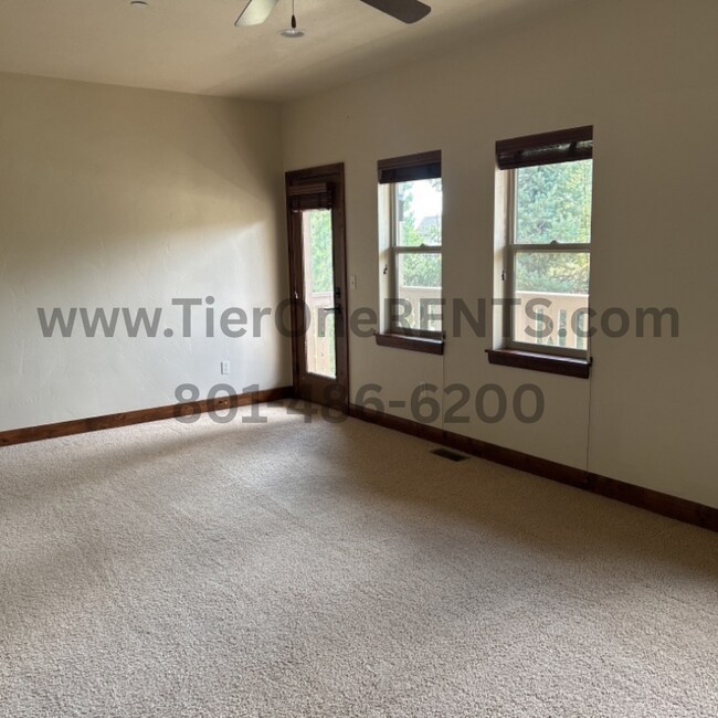 Building Photo - NO DEPOSIT Option Available for This Prope...