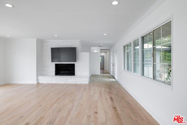 Building Photo - 3710 Glenridge Dr