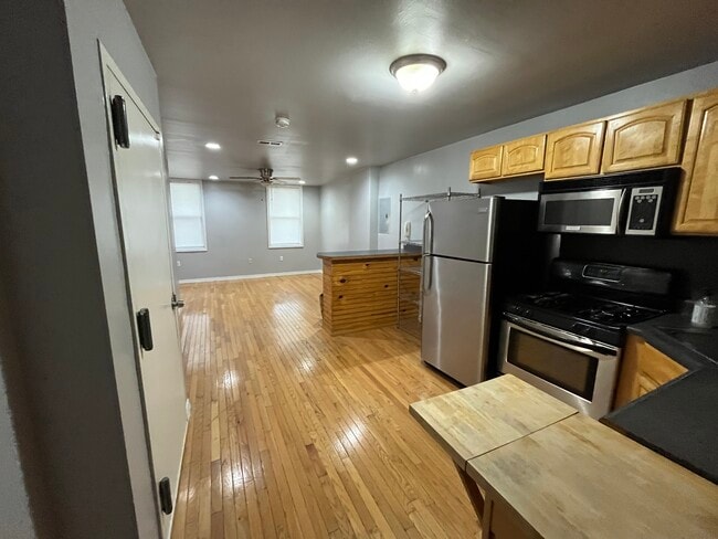 Building Photo - 4900 Walton Ave
