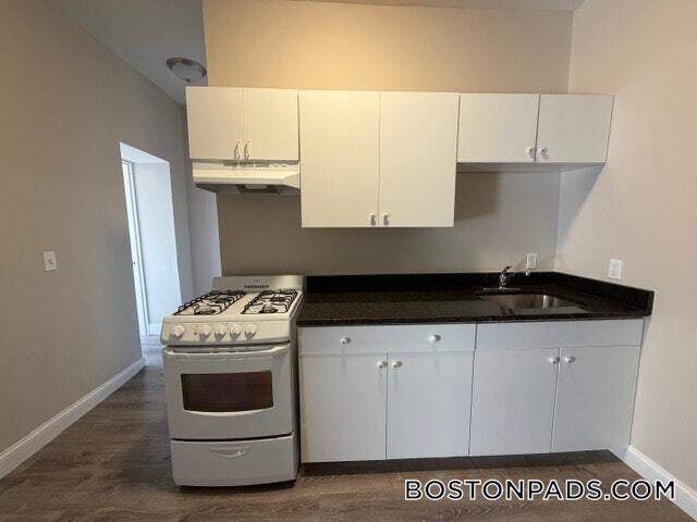 Building Photo - 663 Middle St