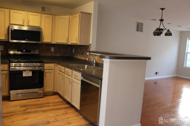 Building Photo - 53 Giera Ct