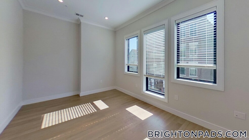 Building Photo - 36 Colborne Rd