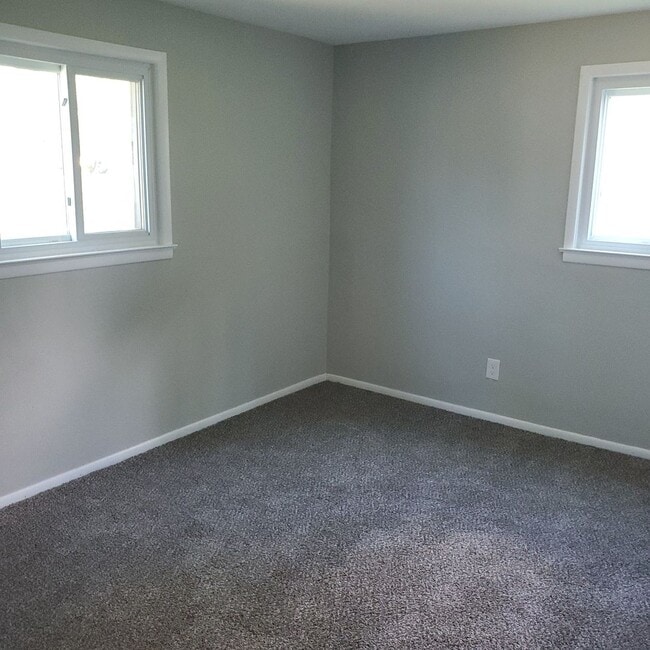 Building Photo - 4BDRM 1 1/2 BATH HOUSE FOR RENT