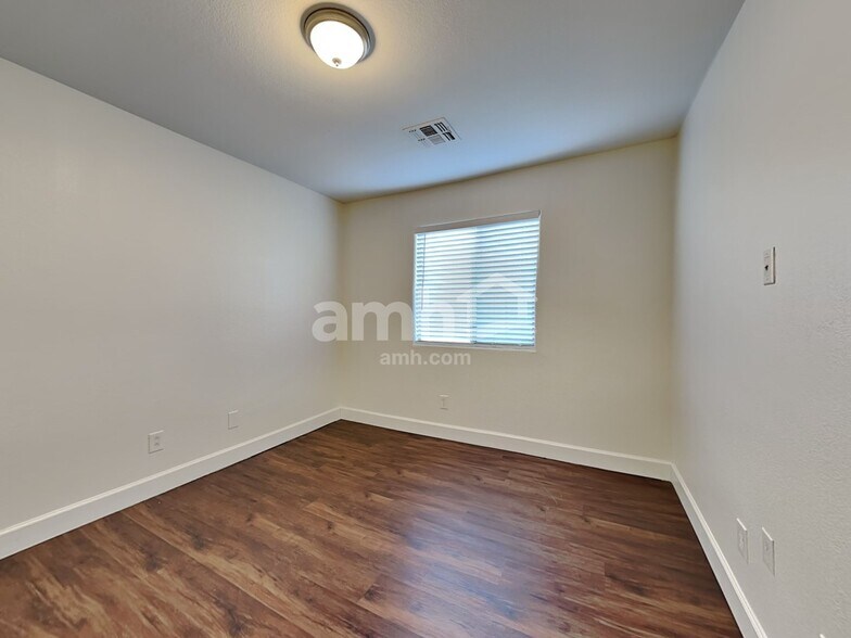 Building Photo - 12577 W Amelia Ave