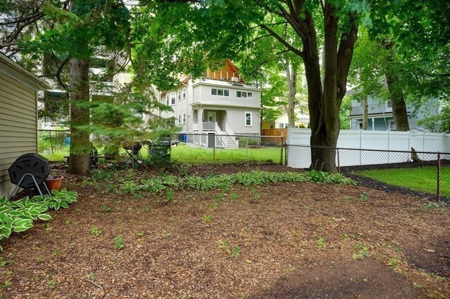Building Photo - 26 Park Rd