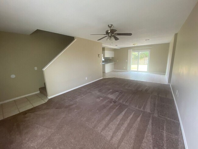 Building Photo - Beautiful 2 Story Home, Centrally Located in a Quiet Neighborhood! *1/2 OFF 1st Month's Rent!*