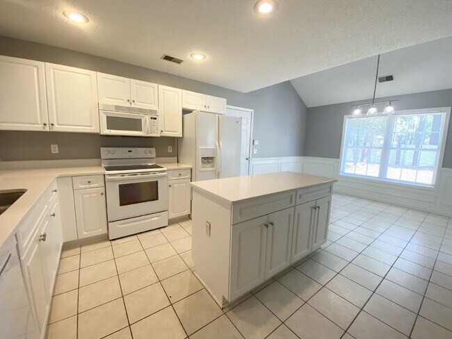 Building Photo - Spacious, Four Bedroom Home in The Farm!