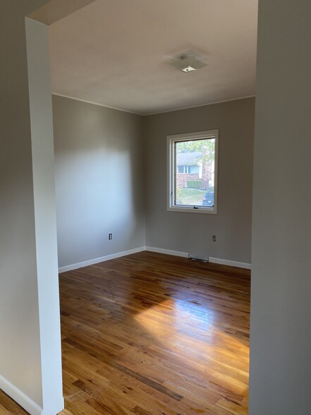 Bedroom - 5716 N Denver Ave