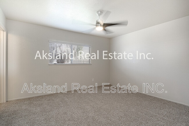 Building Photo - 354 Blossom Dr