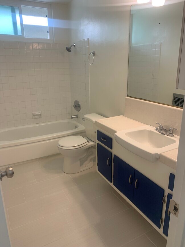 Building Photo - 11685 Gorham Ave