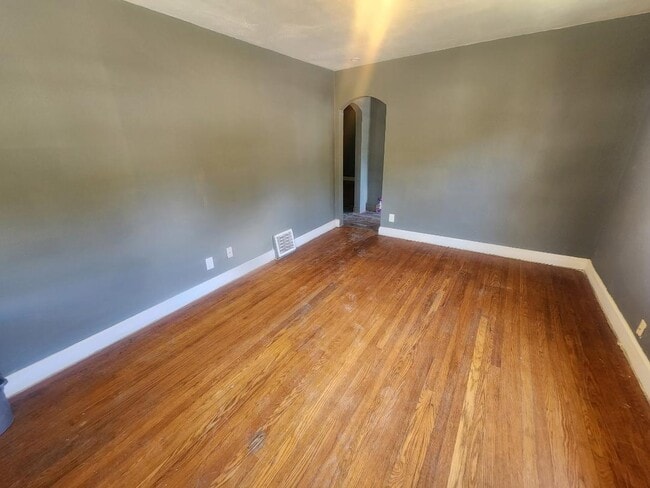 Building Photo - 3412 Pine Grove Ave