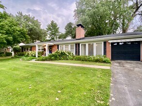 Building Photo - 766 Wenneker Dr
