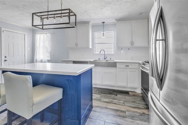 Building Photo - 2848 Azalea Ave