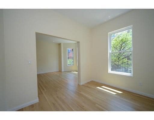 Building Photo - 208 Newbury St