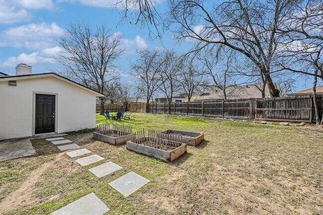 Building Photo - 10104 Oak Hollow Cir