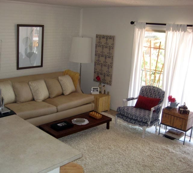 Living Room - Greenbrier Place Apartments