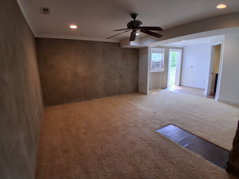 Building Photo - 613 Timber Ridge Rd
